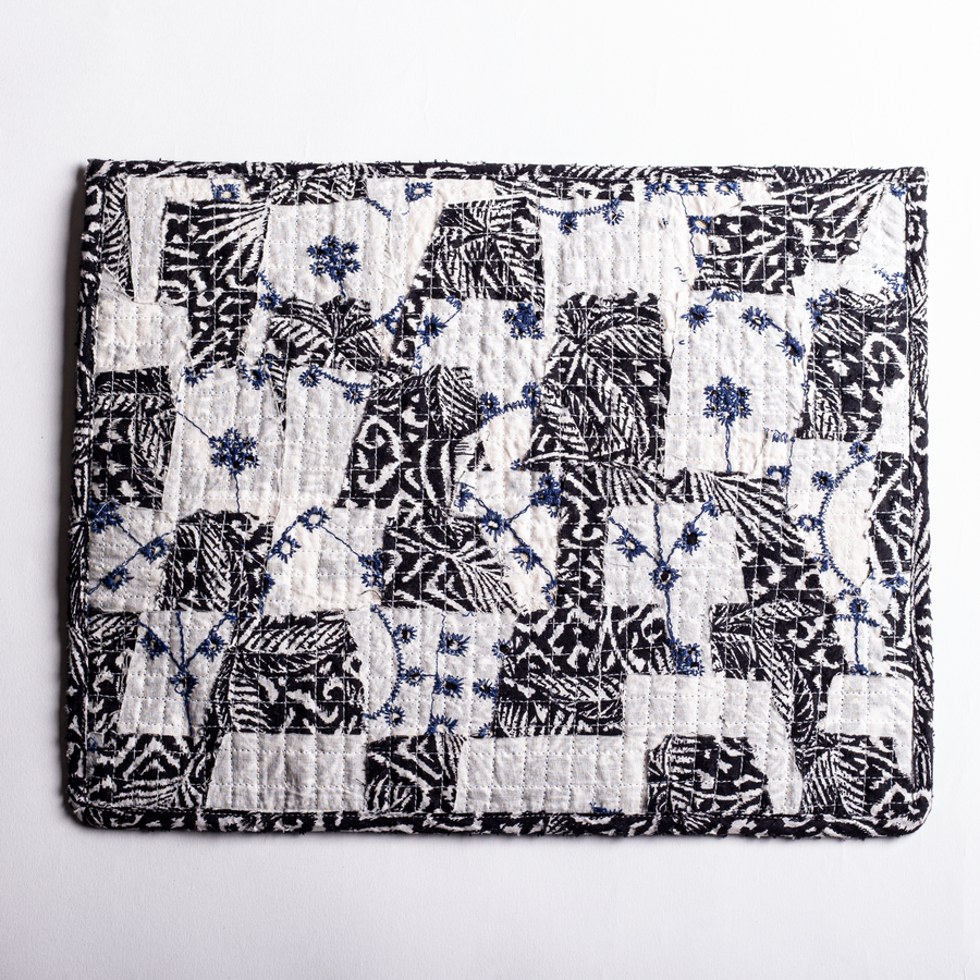 Order sustainable laptop sleeve for 13.5”