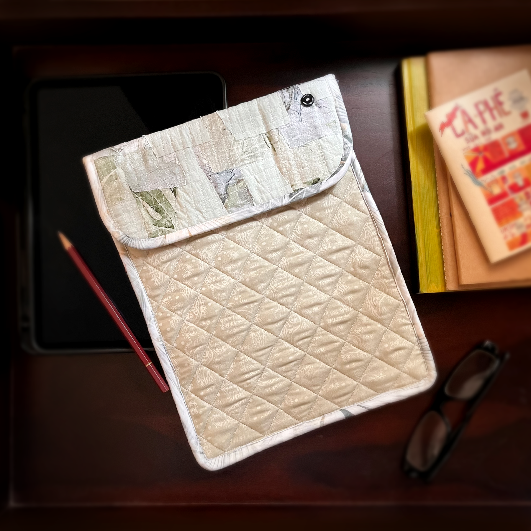 Sustainable iPad Sleeve green