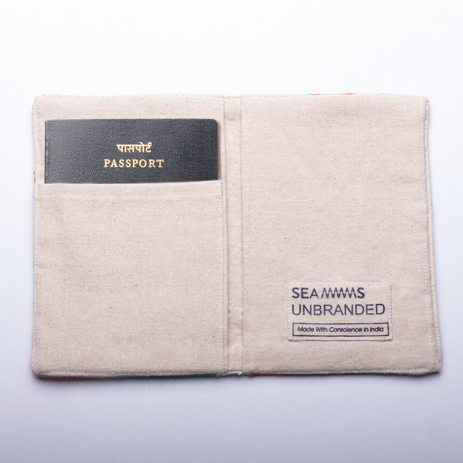 Get sustainable travel wallet for documents